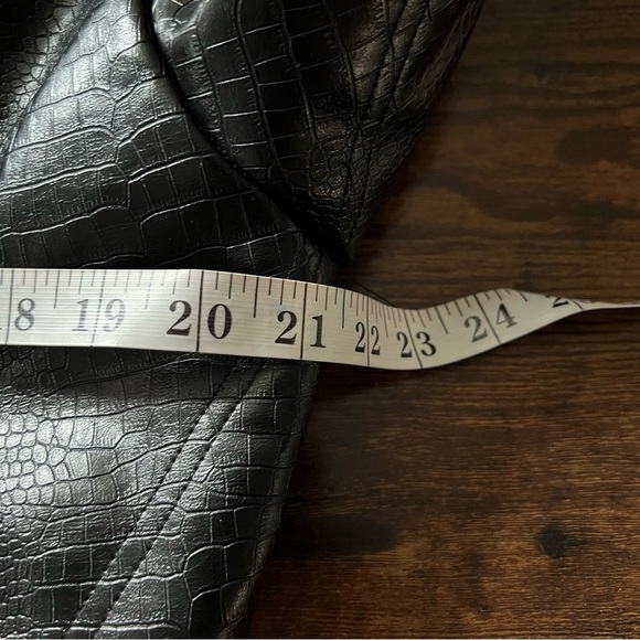 Revolve Superdown Black x bridget katrina oversized jacket SZ Large Faux Leather - Picture 14 of 15